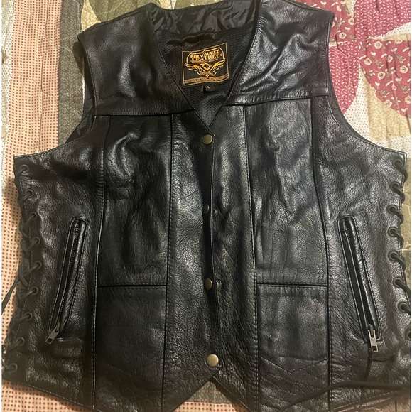 NWT Milwaukee women’s leather riding vest sz large - Picture 2 of 4
